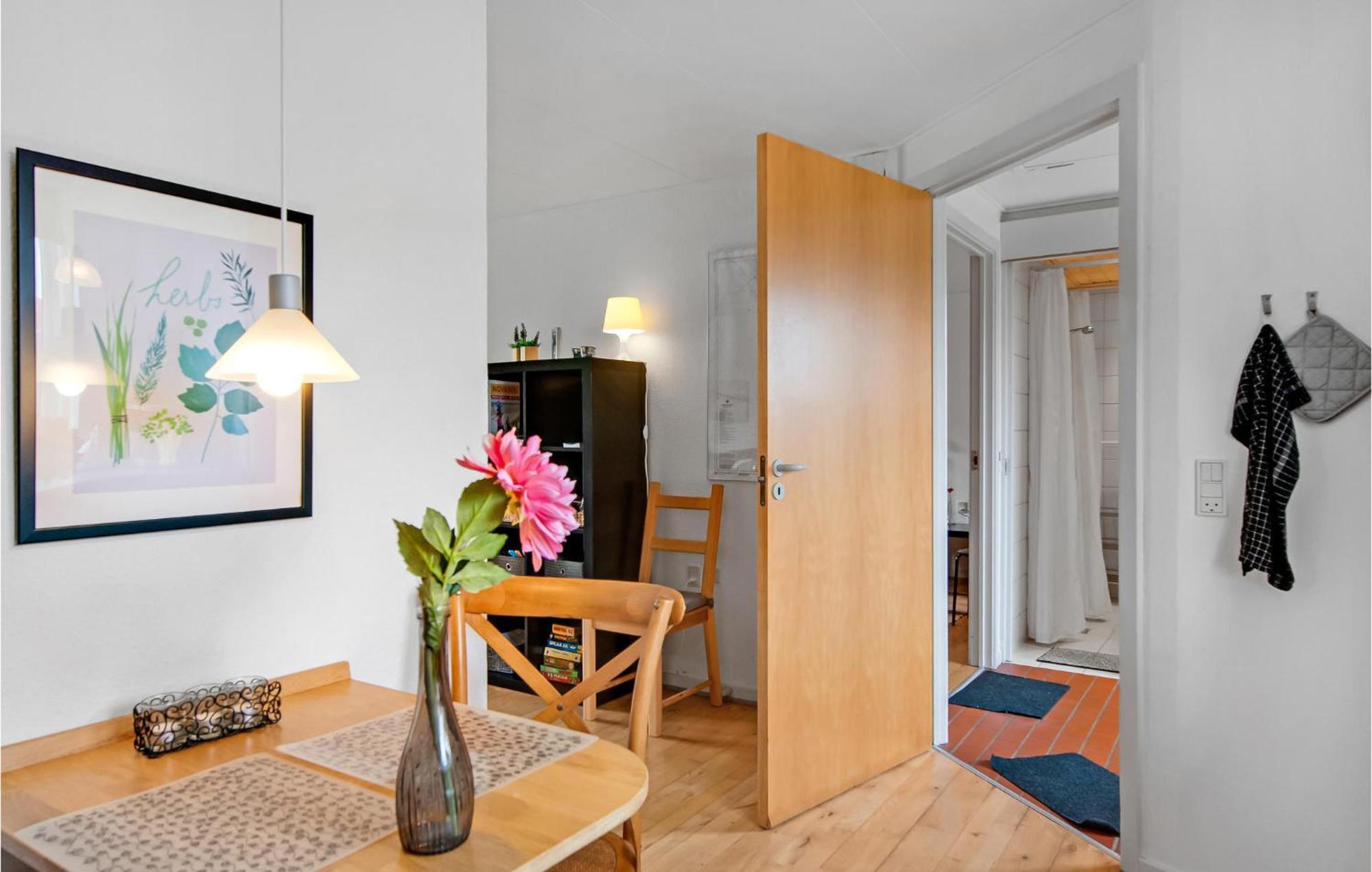 1 Bedroom Cozy Home In 里伯 外观 照片